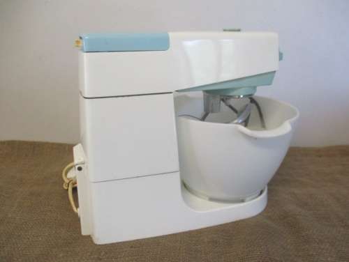 Beautiful Pre-loved Vintage Kenwood Chef A701A With Four Attachments    1962   England