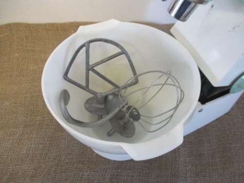 Beautiful Pre-loved Vintage Kenwood Chef A701A With Four Attachments    1962   England