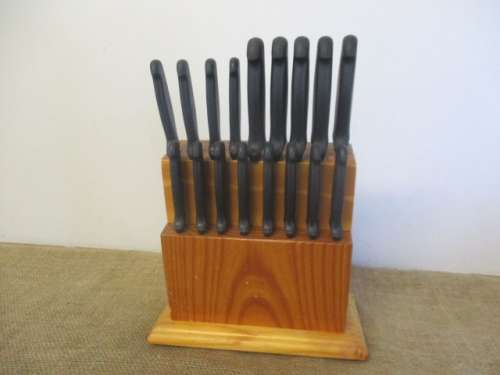 Beautiful 17 Piece Shogun Stainless Steel Knife Set                          Made In Japan