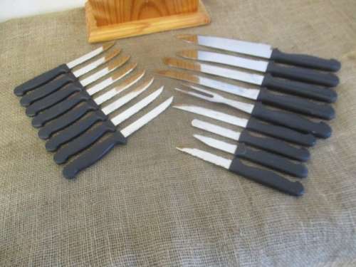 Beautiful 17 Piece Shogun Stainless Steel Knife Set                          Made In Japan