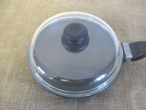 A Cut Above The Rest......This Very Nice 250mm Bauer Pro Frying Pan With Original Glass Lid