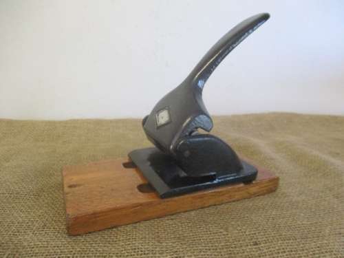 Beautiful Vintage Heavy Duty Solid Cast Iron Walton Stationary Paper Punch