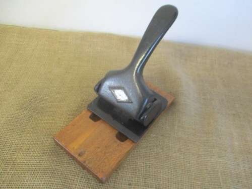 Beautiful Vintage Heavy Duty Solid Cast Iron Walton Stationary Paper Punch