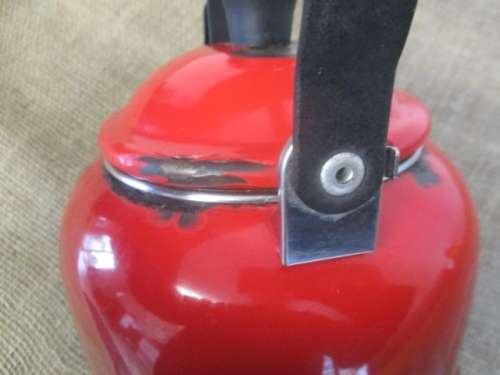A Good Le Creuset Enamel Coating 1.5 US Quarts / 1.1 Litres Whistling Kettle