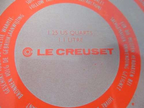A Good Le Creuset Enamel Coating 1.5 US Quarts / 1.1 Litres Whistling Kettle