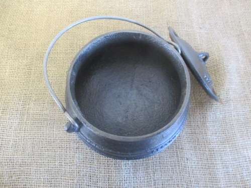 Robust 1/2 Size Heavy Duty Cast Iron BestDuty Three Legged Pot