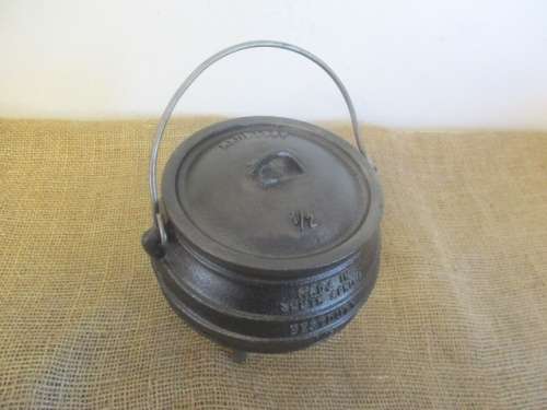 Robust 1/2 Size Heavy Duty Cast Iron BestDuty Three Legged Pot