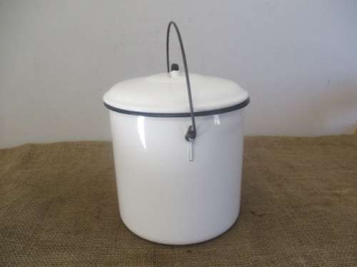 Beautiful Large Old Fashioned Enamel Six Liter Billy Can
