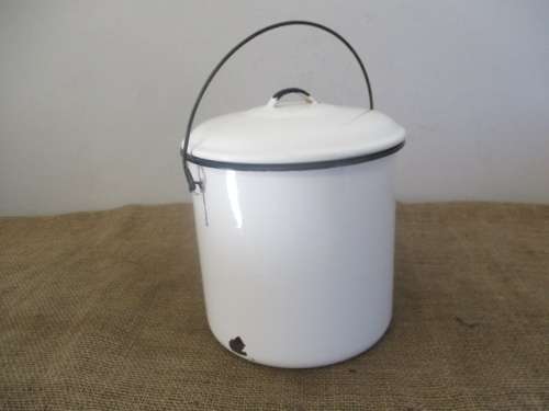 Beautiful Large Old Fashioned Enamel Six Liter Billy Can