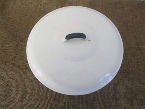 Beautiful Large Old Fashioned Enamel Six Liter Billy Can
