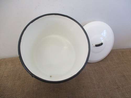 Beautiful Large Old Fashioned Enamel Six Liter Billy Can