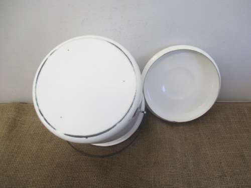 Beautiful Large Old Fashioned Enamel Six Liter Billy Can