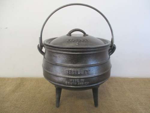 Very Neat And Robust Sizable BestDuty #2 Three Legged Solid Cast Iron Potjie Pot