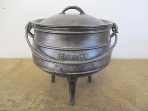Very Neat And Robust Sizable BestDuty #2 Three Legged Solid Cast Iron Potjie Pot