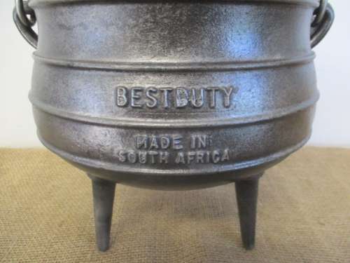 Very Neat And Robust Sizable BestDuty #2 Three Legged Solid Cast Iron Potjie Pot