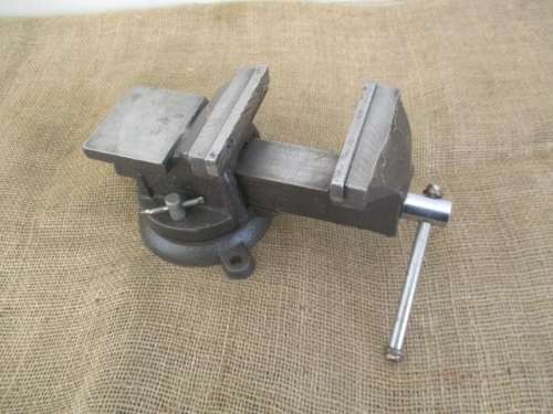 Handy Sturdy Cast Iron Swivel Head Workshop Bench Vise