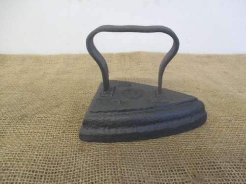 Genuine Antique Cast Iron R F 8 Sad Iron           Early 1900`s