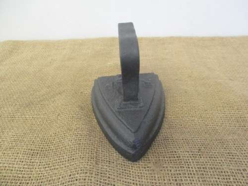 Genuine Antique Cast Iron R F 8 Sad Iron           Early 1900`s