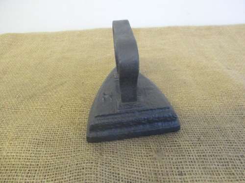 Genuine Antique Cast Iron R F 8 Sad Iron           Early 1900`s