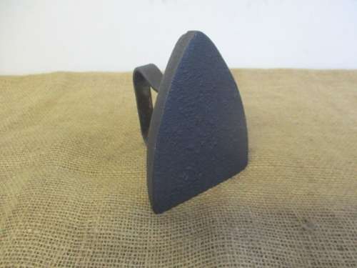 Genuine Antique Cast Iron R F 8 Sad Iron           Early 1900`s