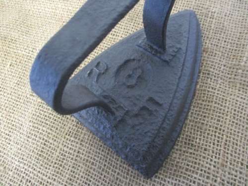 Genuine Antique Cast Iron R F 8 Sad Iron           Early 1900`s