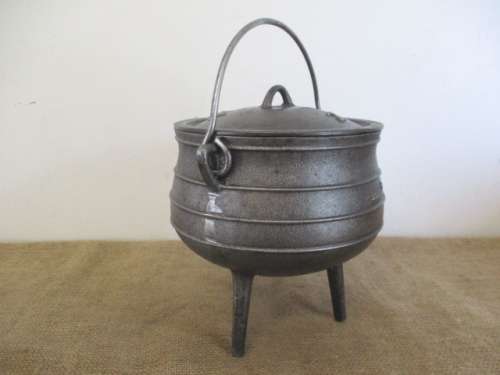 Magnificent And Robust Sizable BestDuty #2 Three Legged Solid Cast Iron Potjie Pot With Falkirk Lid
