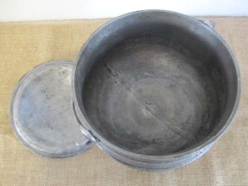Magnificent And Robust Sizable BestDuty #2 Three Legged Solid Cast Iron Potjie Pot With Falkirk Lid