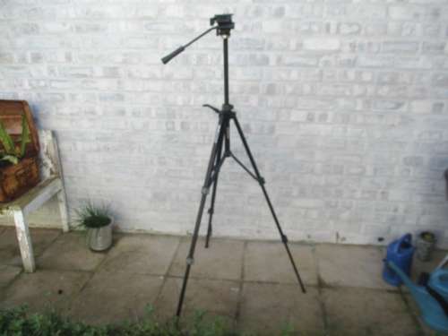 Beautiful SLIK 503QF Video Photo Portable Aluminum Tripod                    June 2003