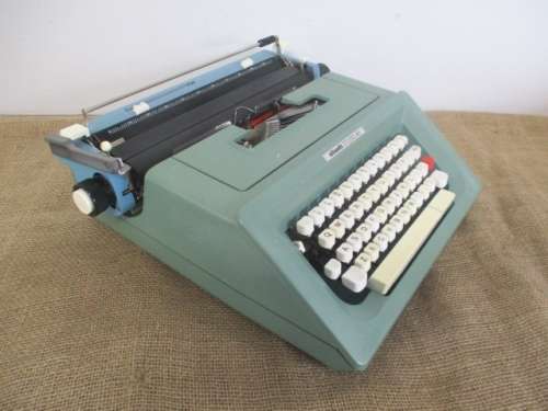 Rare Vintage Olivetti Studio 46 Portable Typewriter In Original Case     Spain