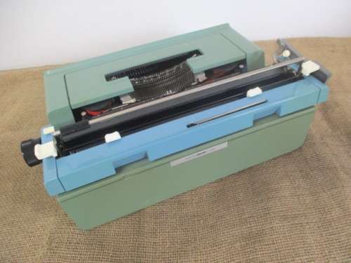 Rare Vintage Olivetti Studio 46 Portable Typewriter In Original Case     Spain