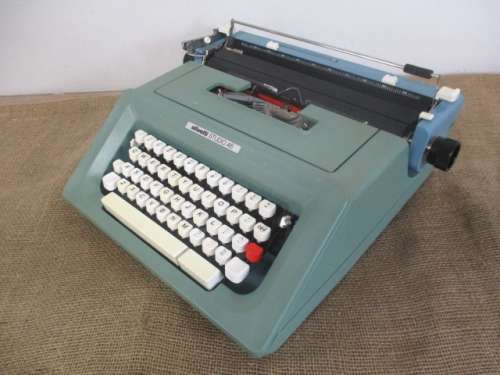 Rare Vintage Olivetti Studio 46 Portable Typewriter In Original Case     Spain