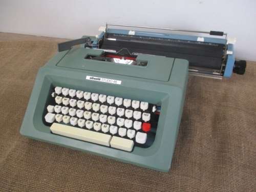 Rare Vintage Olivetti Studio 46 Portable Typewriter In Original Case     Spain