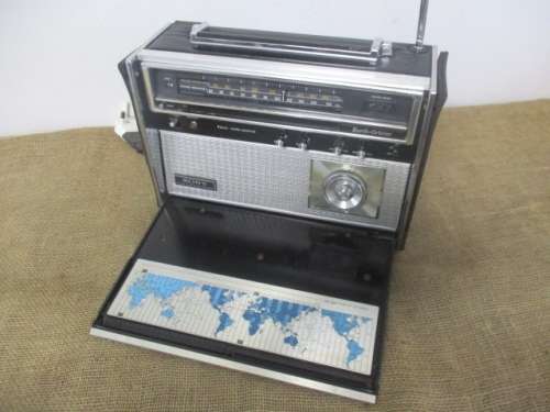 Absolutely Rare Vintage Sony Earth-Orbiter 8 Band Radio