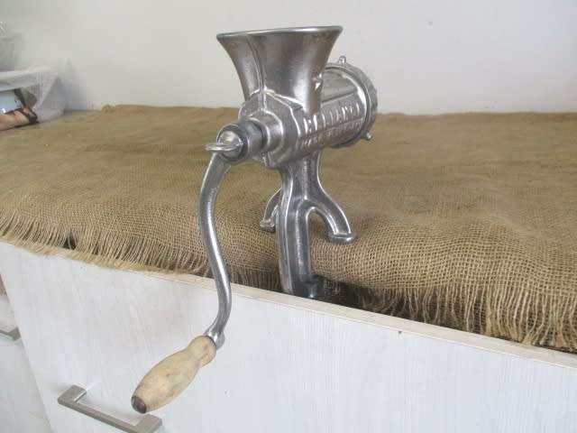 Very Good And Complete Vintage Cast Iron No 8 Husqvarna Reliance Meat Mincer         Made In Sweden