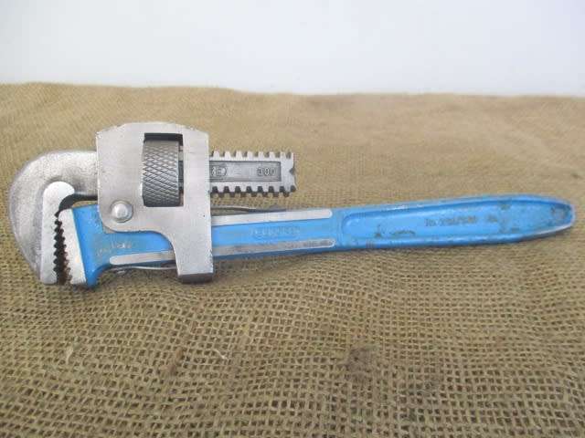 Nice Gedore 225/300 Adjustable Pipe Wrench     SA