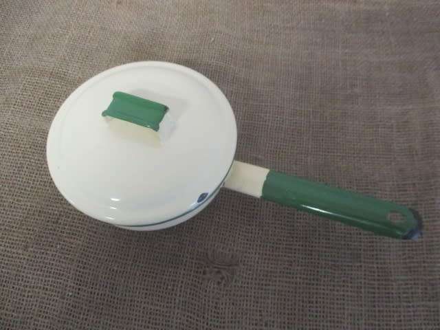 Smart Vintage Old Fashioned Enamel Lidded Frying Pan
