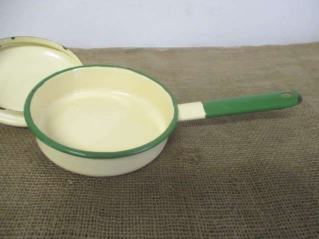 Smart Vintage Old Fashioned Enamel Lidded Frying Pan