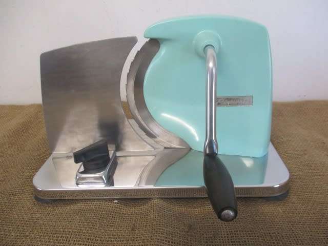 Neat Vintage Pineware Stainless Bread Slicer