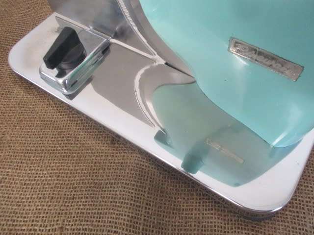 Neat Vintage Pineware Stainless Bread Slicer