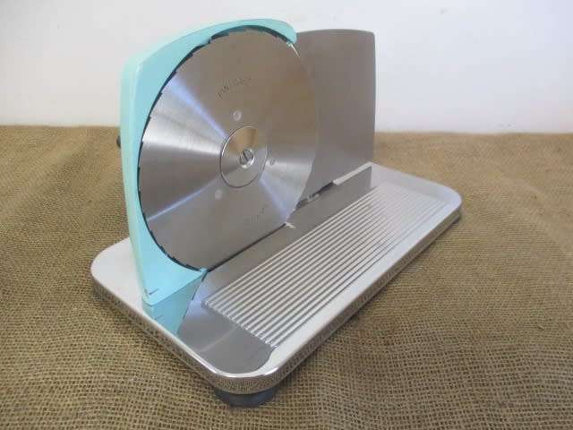Neat Vintage Pineware Stainless Bread Slicer