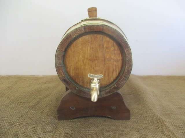 Very Neat Vintage Oak Wine Barrel Just Like The Real McCoy !!