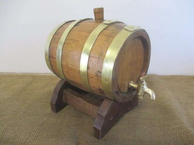 Very Neat Vintage Oak Wine Barrel Just Like The Real McCoy !!