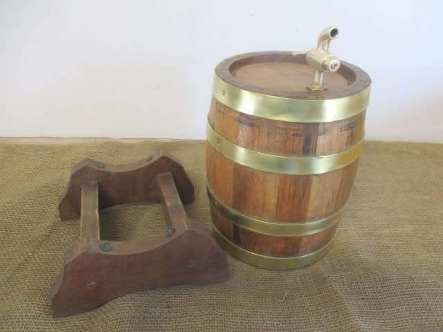 Very Neat Vintage Oak Wine Barrel Just Like The Real McCoy !!