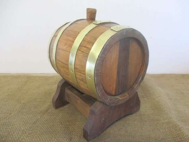 Very Neat Vintage Oak Wine Barrel Just Like The Real McCoy !!