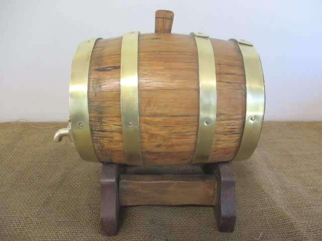 Very Neat Vintage Oak Wine Barrel Just Like The Real McCoy !!
