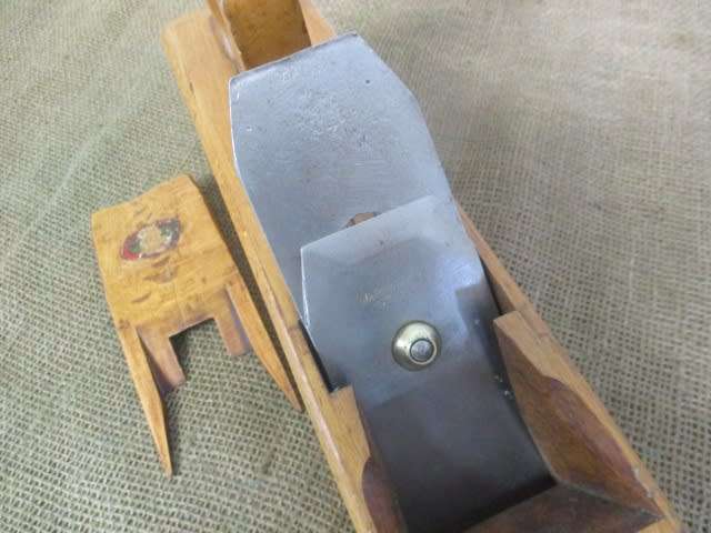 A Genuine Beauty.....An Awesome Vintage Carpenter`s Wooden Hand Block Plane    Sheffield
