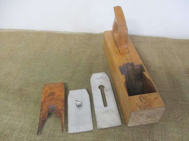 A Genuine Beauty.....An Awesome Vintage Carpenter`s Wooden Hand Block Plane    Sheffield