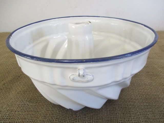 Rare Large Size Vintage Old Fashioned Enamel Jelly Mould