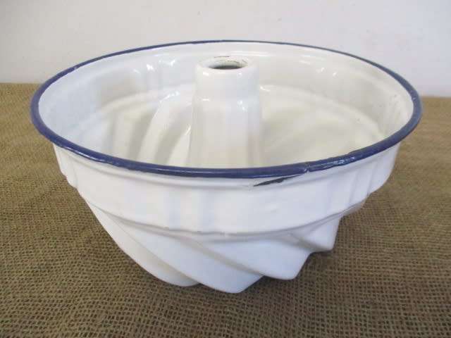 Rare Large Size Vintage Old Fashioned Enamel Jelly Mould