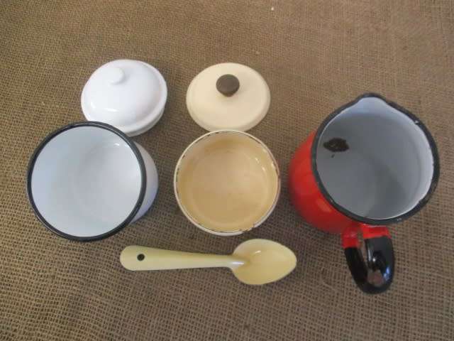 Four Vintage Old School Enamel Ware Pieces
